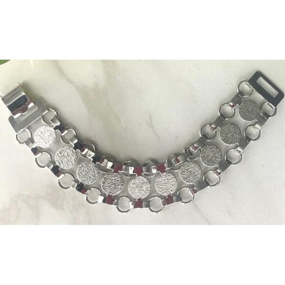 NOS Vtg 1974 DISCO-TEK Silvertone Bracelet Sarah Coventry - Picture 1 of 1